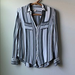 🎈 DONATED 🎈 soft striped button up